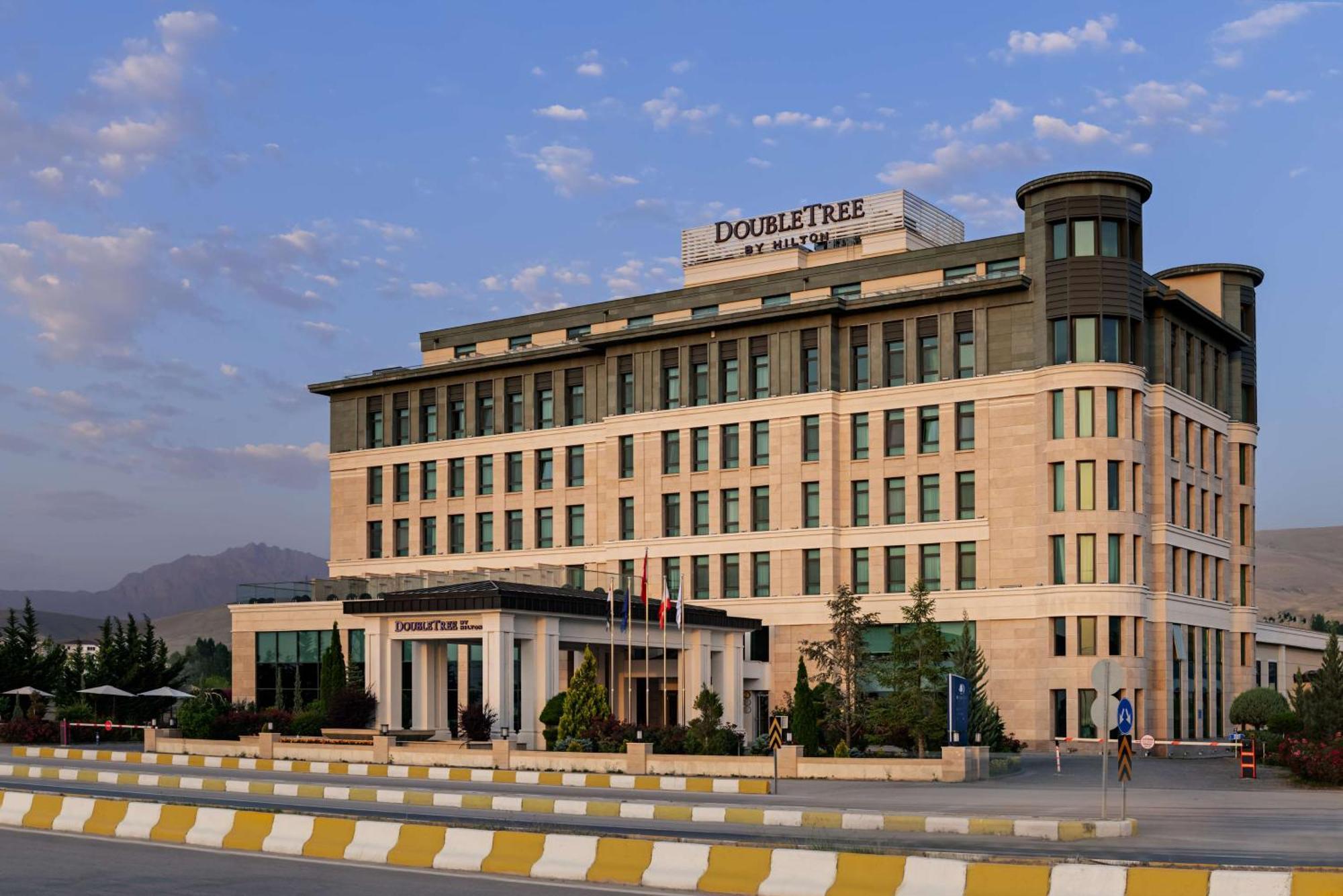 Doubletree By Hilton Wan Zewnętrze zdjęcie